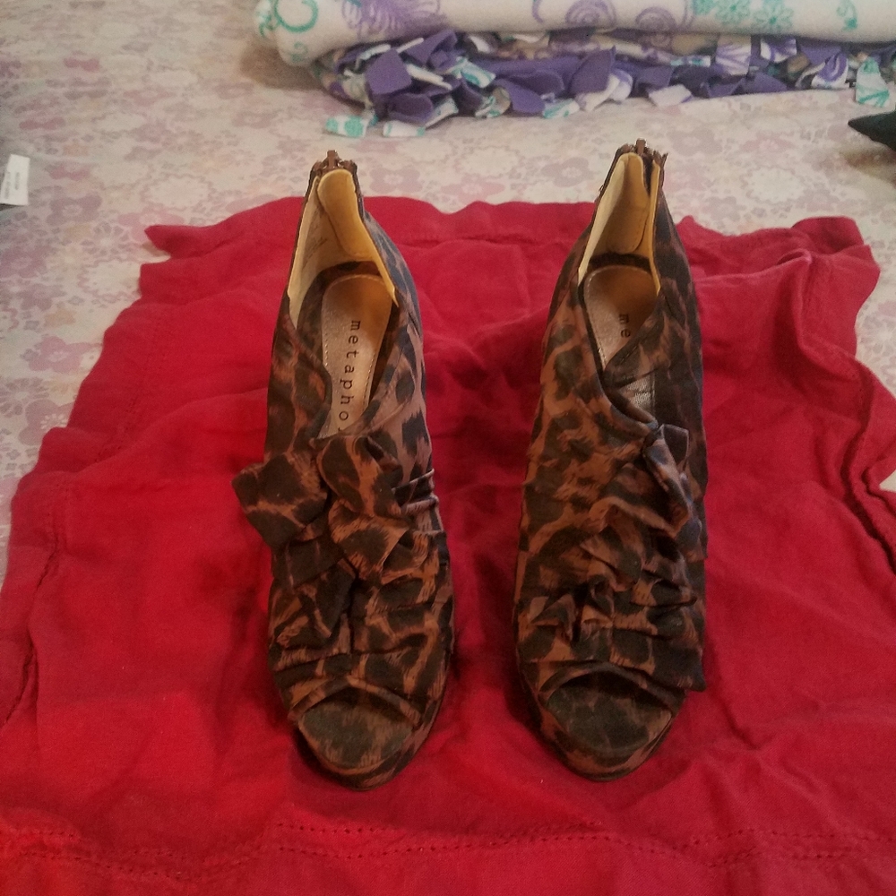 High heel Metaphor leapord booties